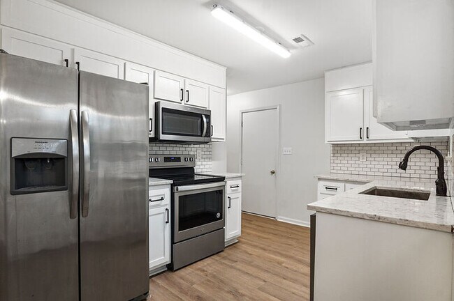 Foto del edificio - 4418 Englewood Rd
