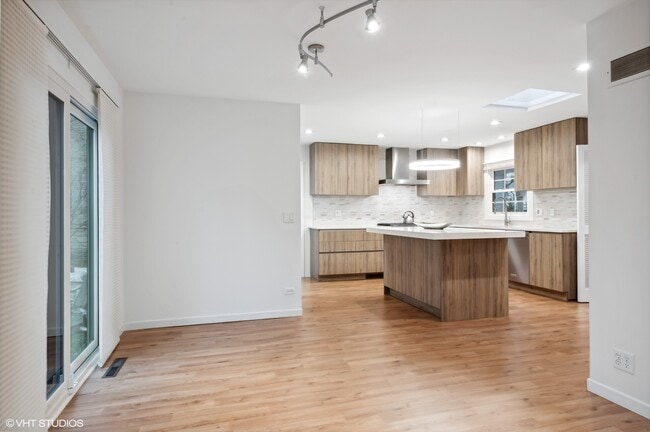Building Photo - 2505 Greenleaf Ave