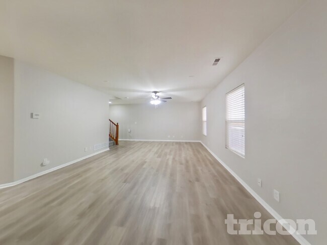 Foto del edificio - 6275 Wescroft Ave