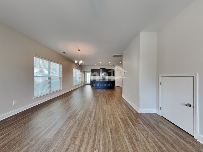 Foto del edificio - 5336 Tupelo St