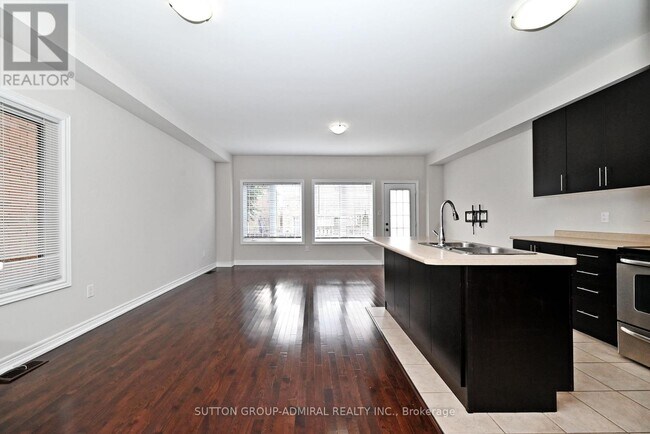 Building Photo - 110 Southdown Ave