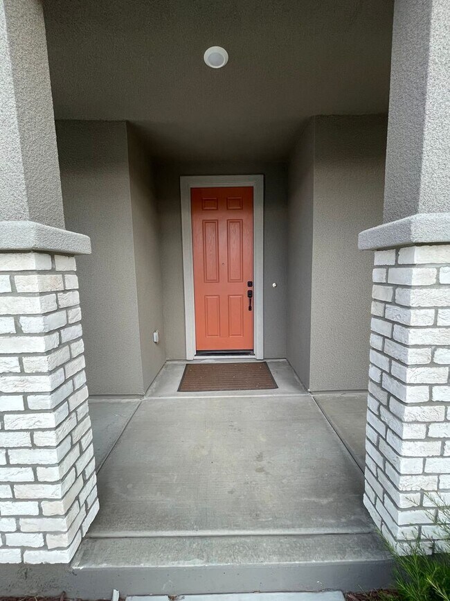 Foto del edificio - Beautiful new home with open floor plan av...