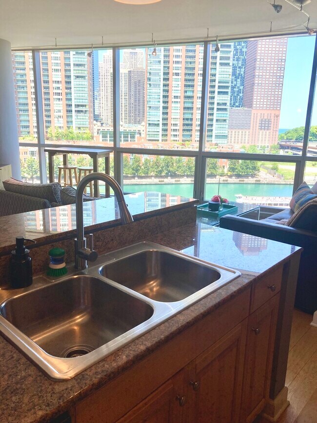 Foto del edificio - 420 E Waterside Dr