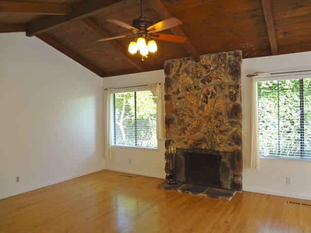 Building Photo - 1119 The Dalles Ave