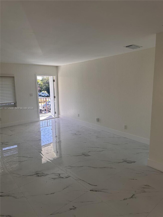 Foto del edificio - 6591 SW 46th St