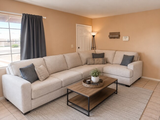 Foto del edificio - Open house 7/17/26 Open from 4:30 - 5:30PM- RENT REDUCTION!  WALK TO - ASU AREA .  Remodeled 5 Be...