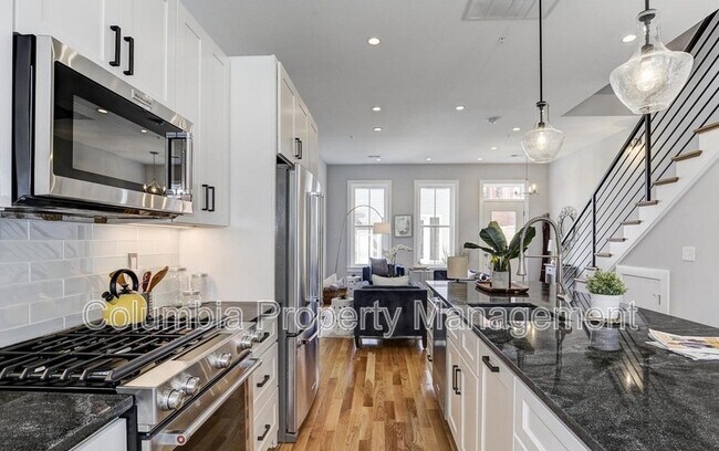 Foto del edificio - 638 Newton Pl NW