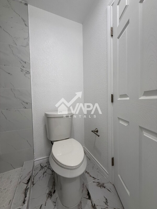 Building Photo - 7215 Hickory Grove Dr