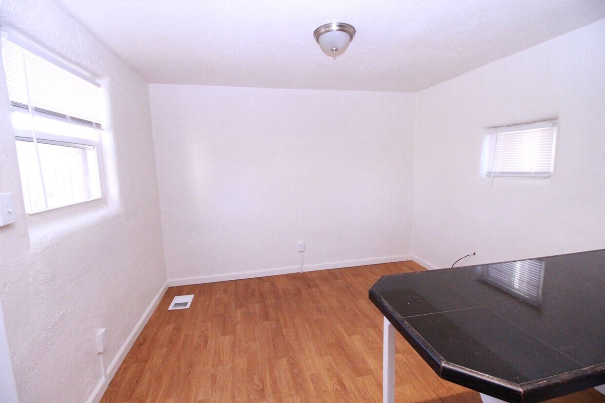Primary Photo - 2406 W Vermijo Ave