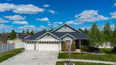 Building Photo - 704 N Foudy Pl