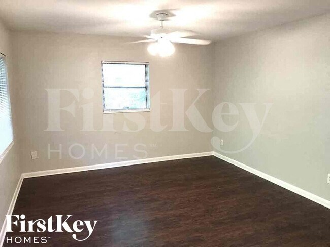 Foto del edificio - 9305 N Forest Hills Dr