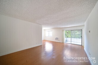 Building Photo - 956 Croft Ave