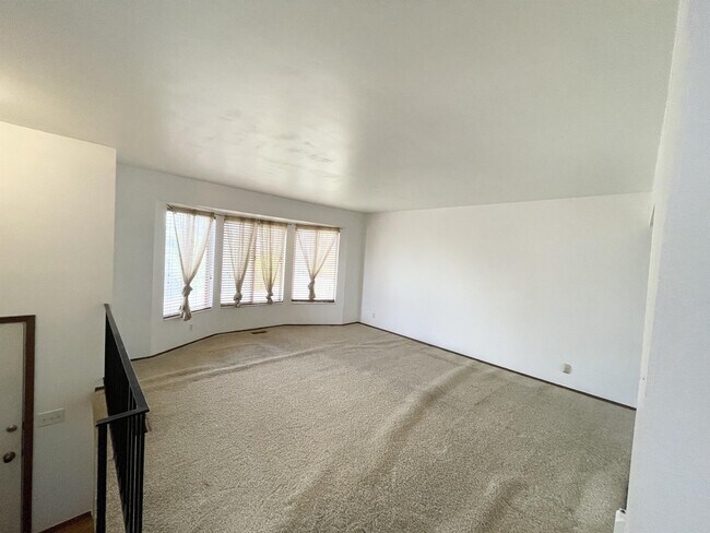 Building Photo - 5534 S Tropicana Dr