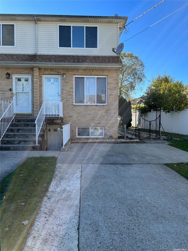 Primary Photo - 228 Maple Pkwy