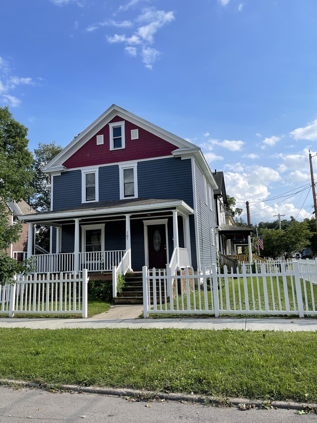 Building Photo - 107 Maple Ave