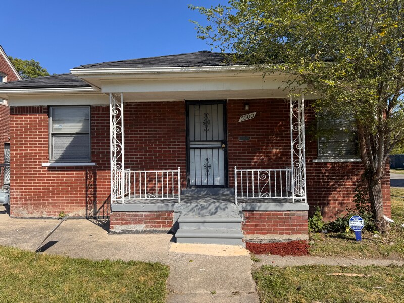 Primary Photo - 5500 Chalmers St