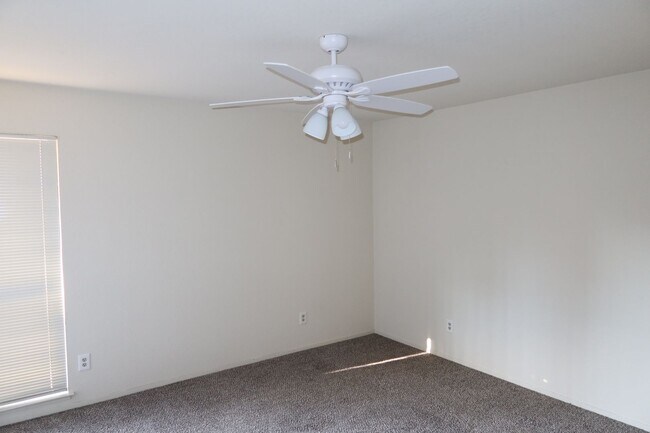 Foto del edificio - Pocket 3 Bedroom, 2 Bath Half-plex