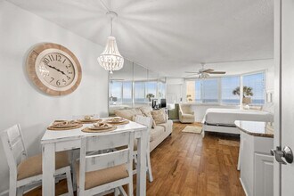 Building Photo - 8817 S Thomas Dr