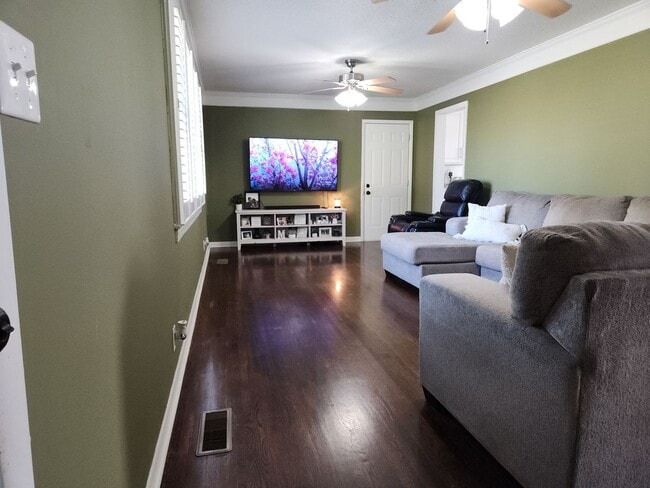 Building Photo - Half off 1st months rent.