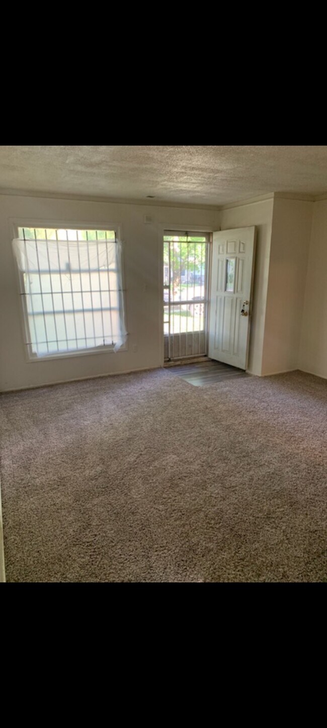 Building Photo - 15909 Dolphin St