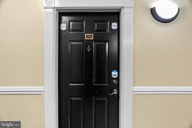 Foto del edificio - 4852 Eisenhower Ave