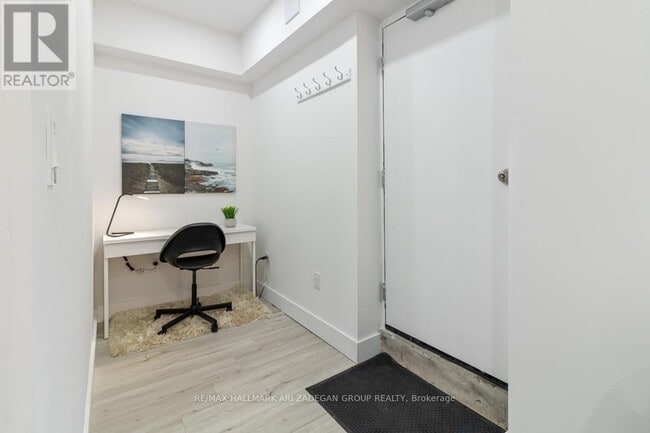 Building Photo - 16 Minto St