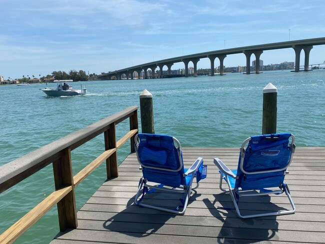 Foto del edificio - 3536 Belle Vista Dr E