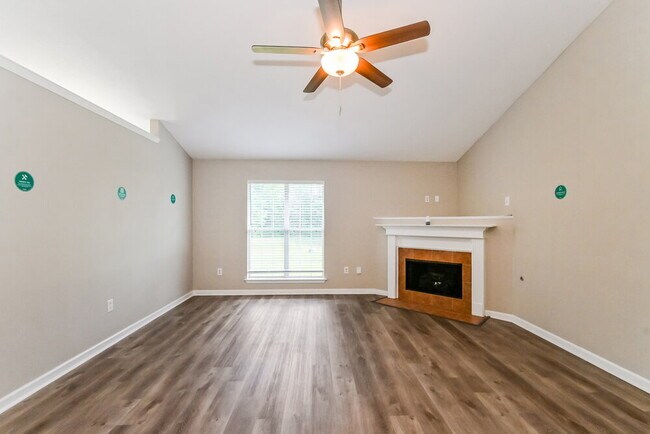Foto del edificio - 1540 Madison Cove W