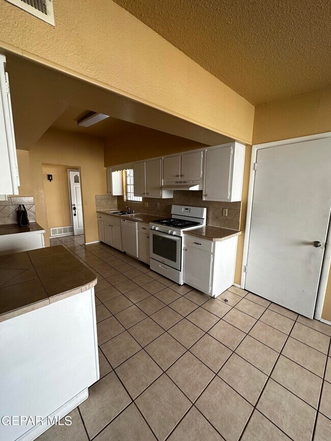 Foto del edificio - 4637 Tropicana Ave