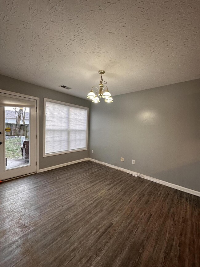 Building Photo - 508 Newbury Way