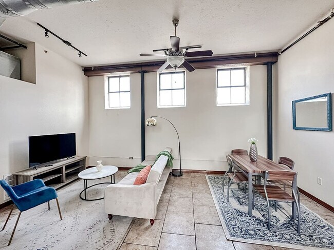 Foto del edificio - 521 N Jefferson Ave