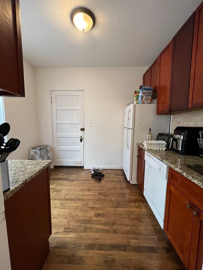 Building Photo - 3722 N Sheffield Ave