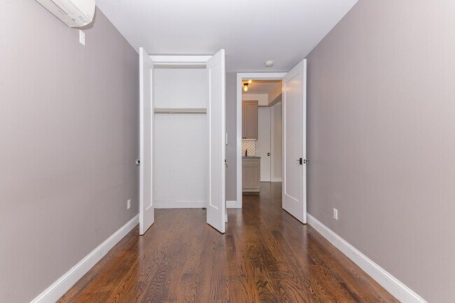 Foto del edificio - 60-80-80 Myrtle Ave