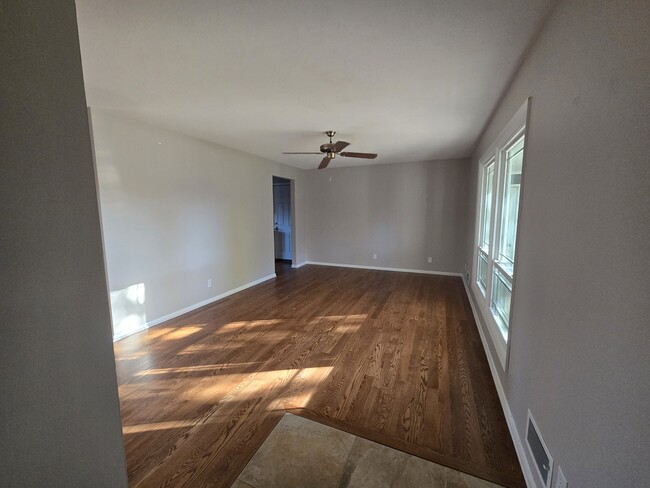 Building Photo - 711 Church St