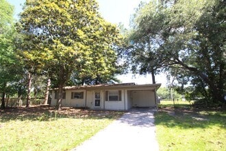Building Photo - 3827 NE 13th Dr