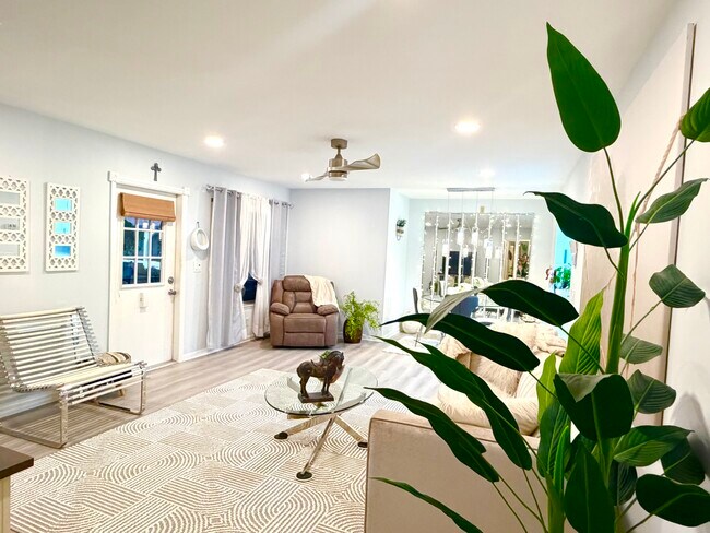 Building Photo - 301 Knotty Pine Cir