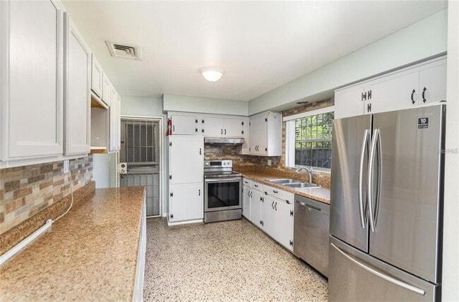 Foto del edificio - 1636 Burnham St