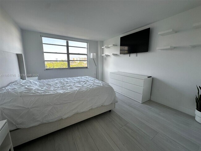 Foto del edificio - 2780 NE 183rd St