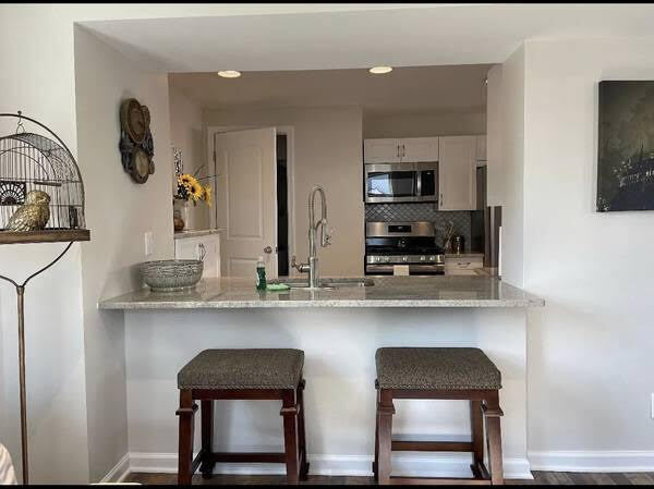 Foto del edificio - 3bed,2.5 bath Home w/Gated yard