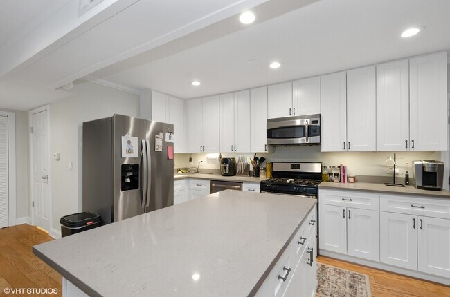 Kitchen - 1946 W Race Ave