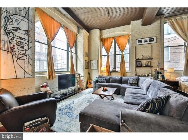 Building Photo - 429 N 13th St