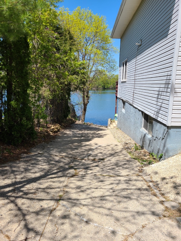 Foto del edificio - 28662 W Lake Dr