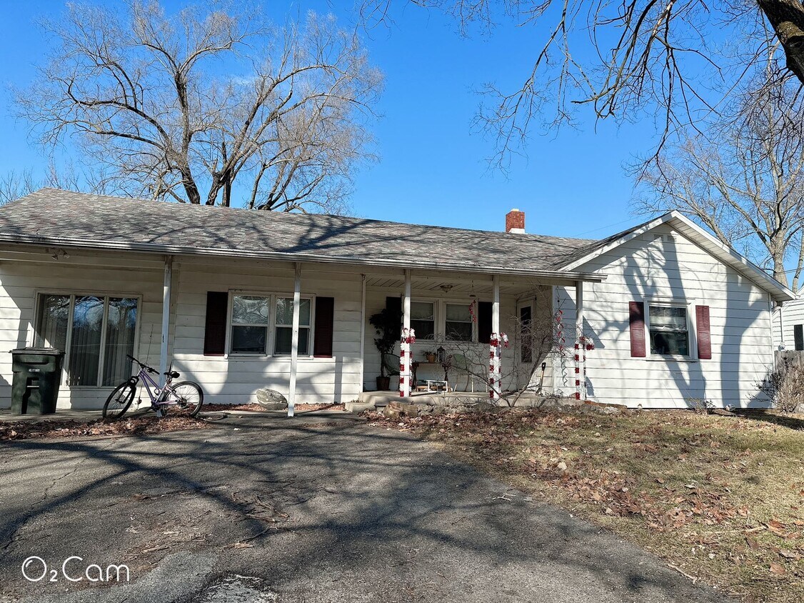 Front - 2320 W Euclid Ave
