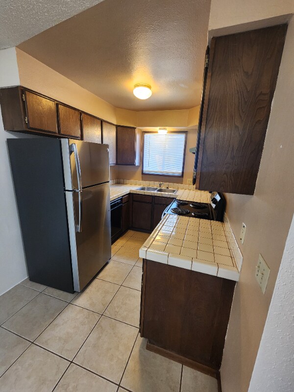 Foto del edificio - 1214 E 3rd St