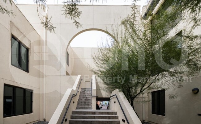 Building Photo - 620 N 4th Ave