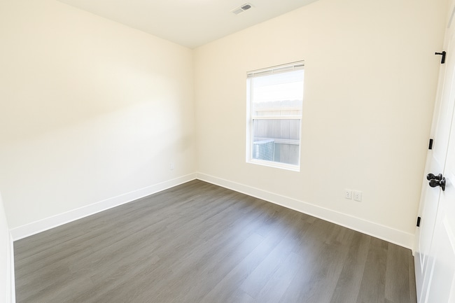 Building Photo - 11619/21 Harry Ct