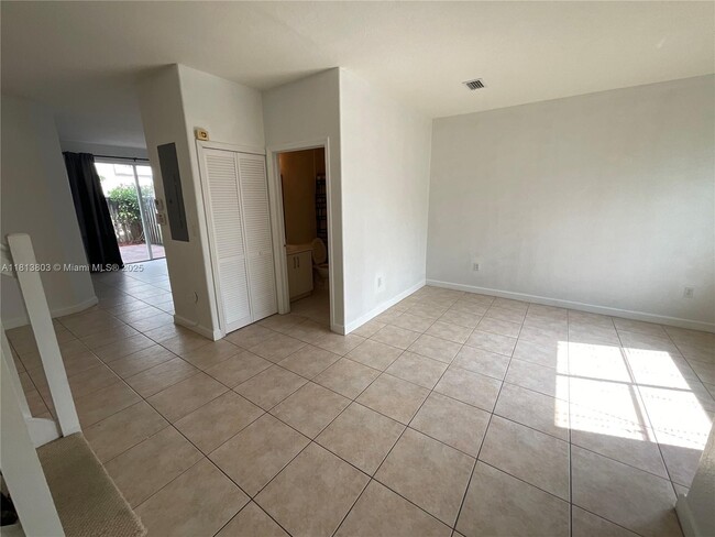 Foto del edificio - 7301 NW 174th Terrace