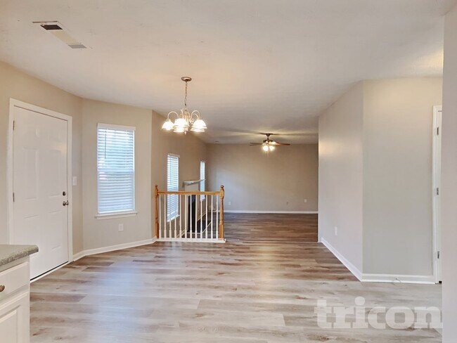 Building Photo - 124 River Pass Ct NE