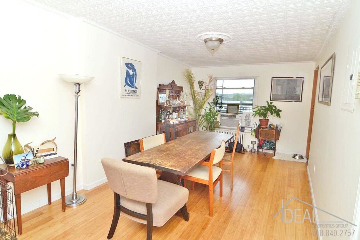 Primary Photo - 122 E 2nd Ave