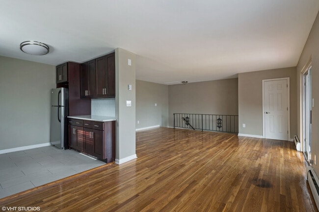 Building Photo - Metropark Station Apartments